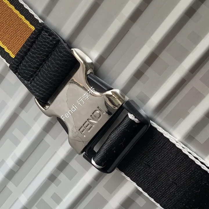 スーパーコピー フェンディ スーツケース