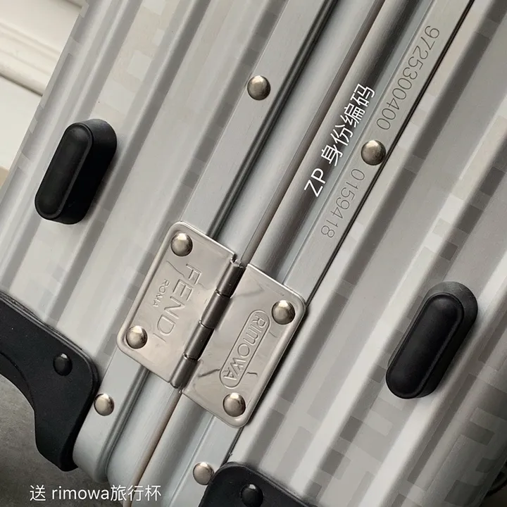 スーパーコピー フェンディ スーツケース