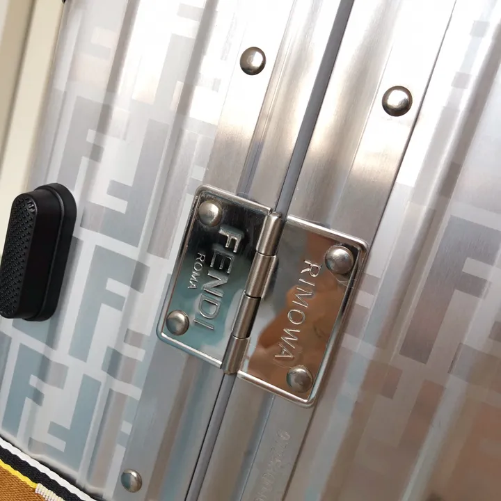 スーパーコピー フェンディ スーツケース