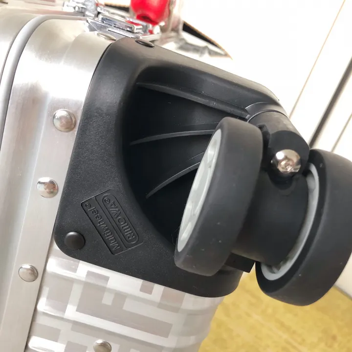 スーパーコピー フェンディ スーツケース