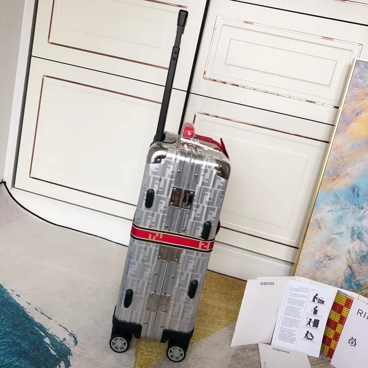 スーパーコピー フェンディ スーツケース