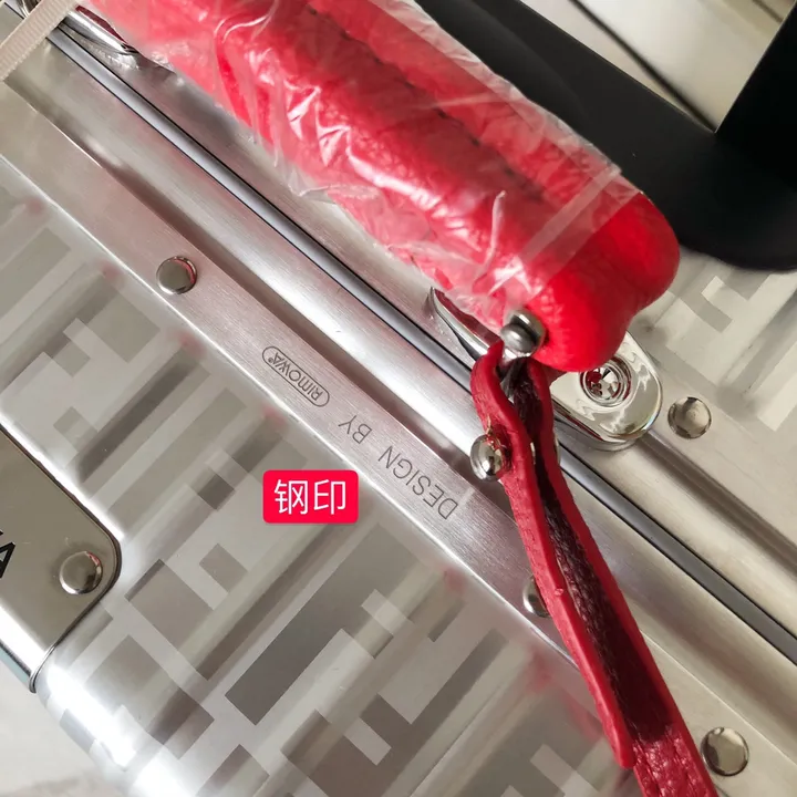 スーパーコピー フェンディ スーツケース