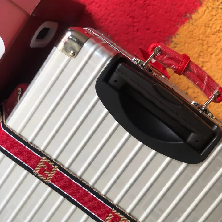 スーパーコピー フェンディ スーツケース