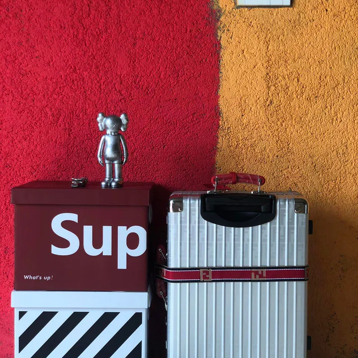 スーパーコピー フェンディ スーツケース