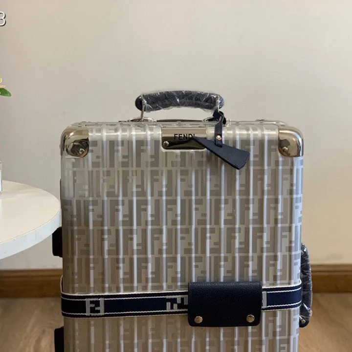 スーパーコピー フェンディ スーツケース