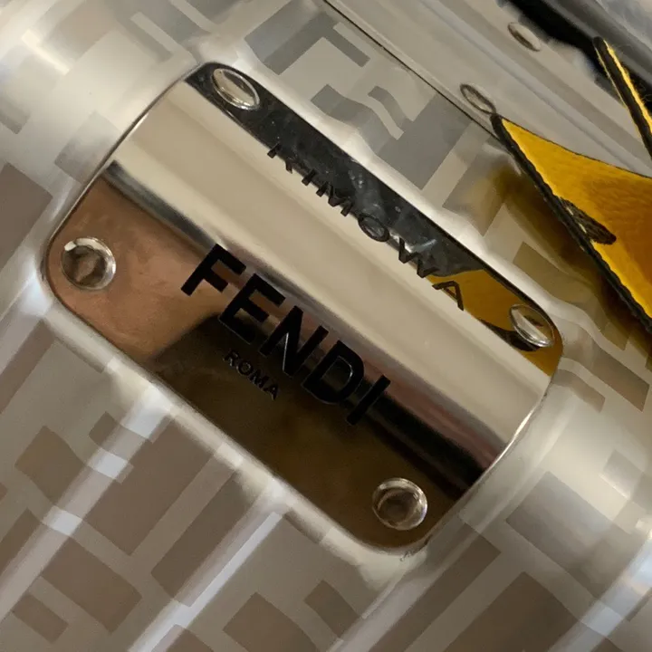 スーパーコピー フェンディ スーツケース