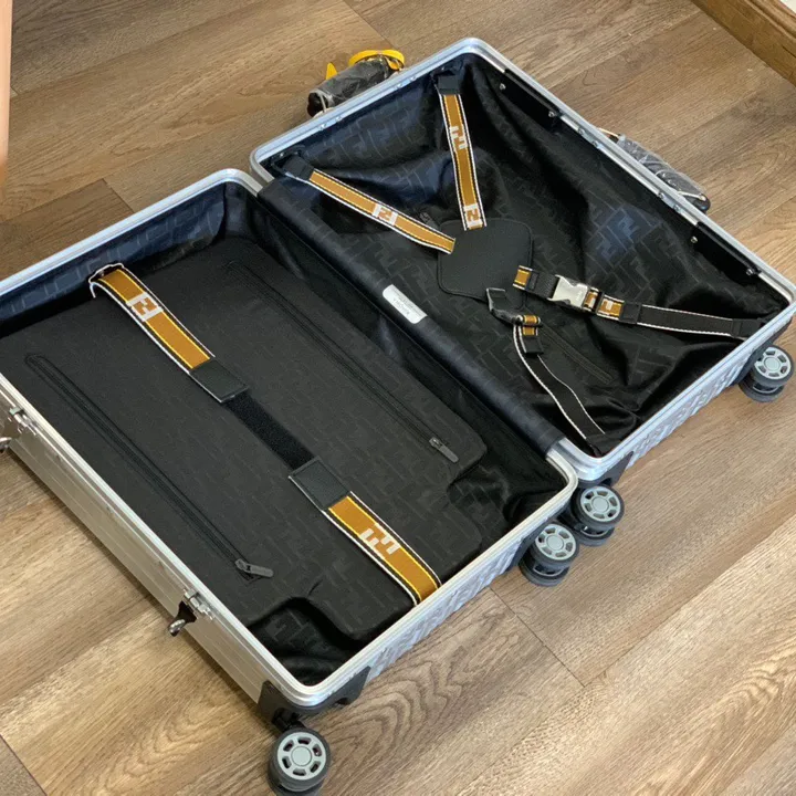 スーパーコピー フェンディ スーツケース