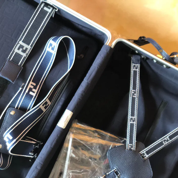 スーパーコピー フェンディ スーツケース