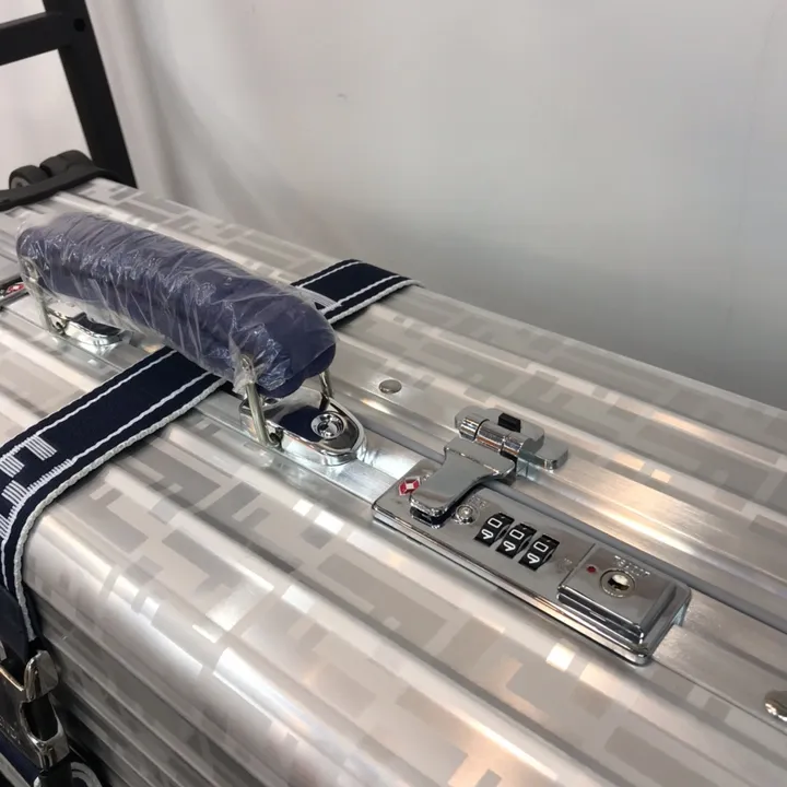 スーパーコピー フェンディ スーツケース