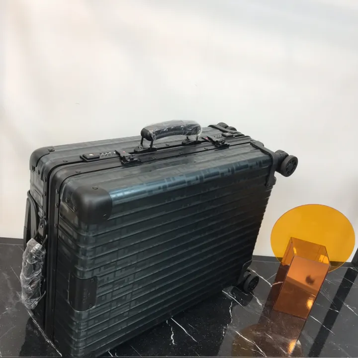 スーパーコピー フェンディ スーツケース