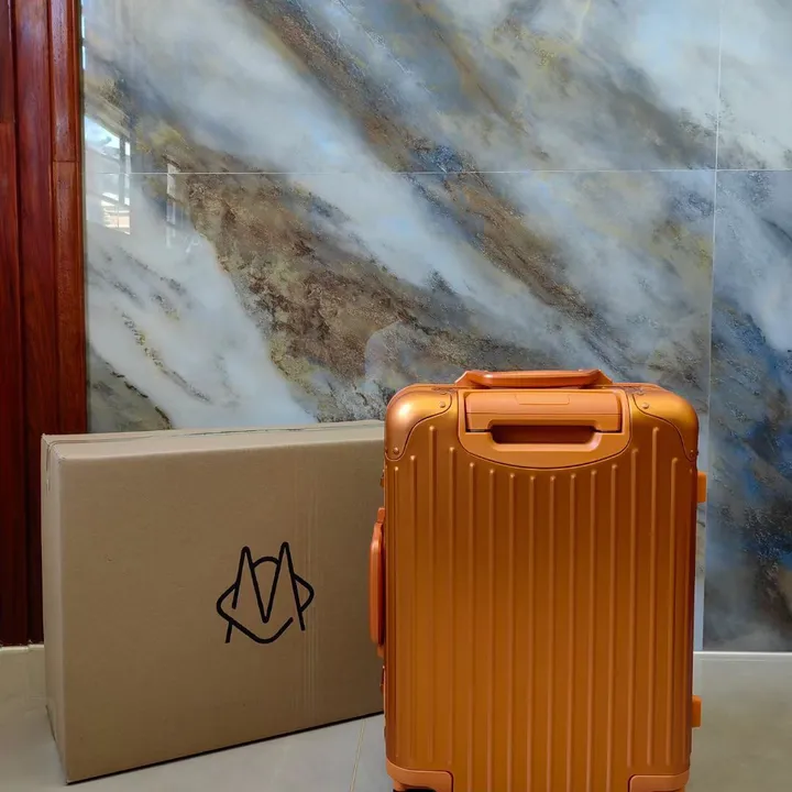 スーパーコピー リモワ スーツケース