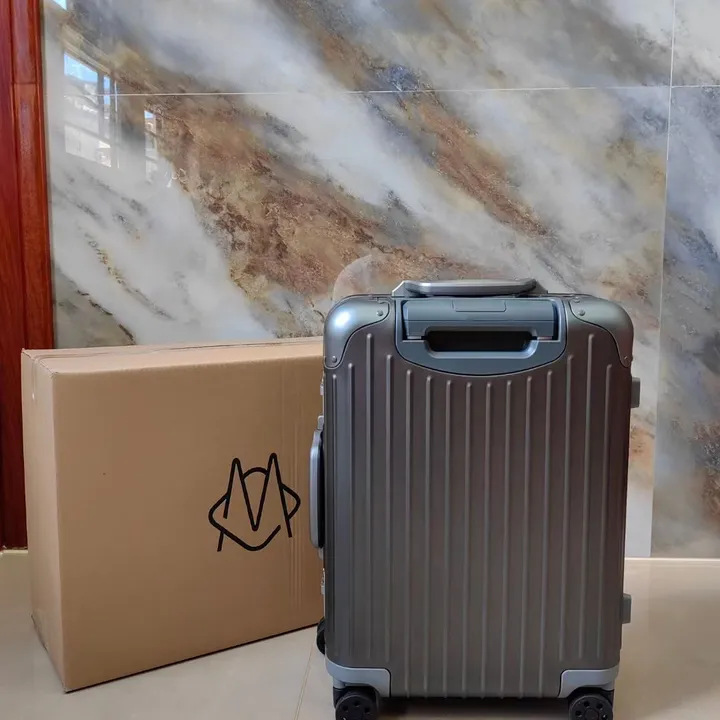 スーパーコピー リモワ スーツケース