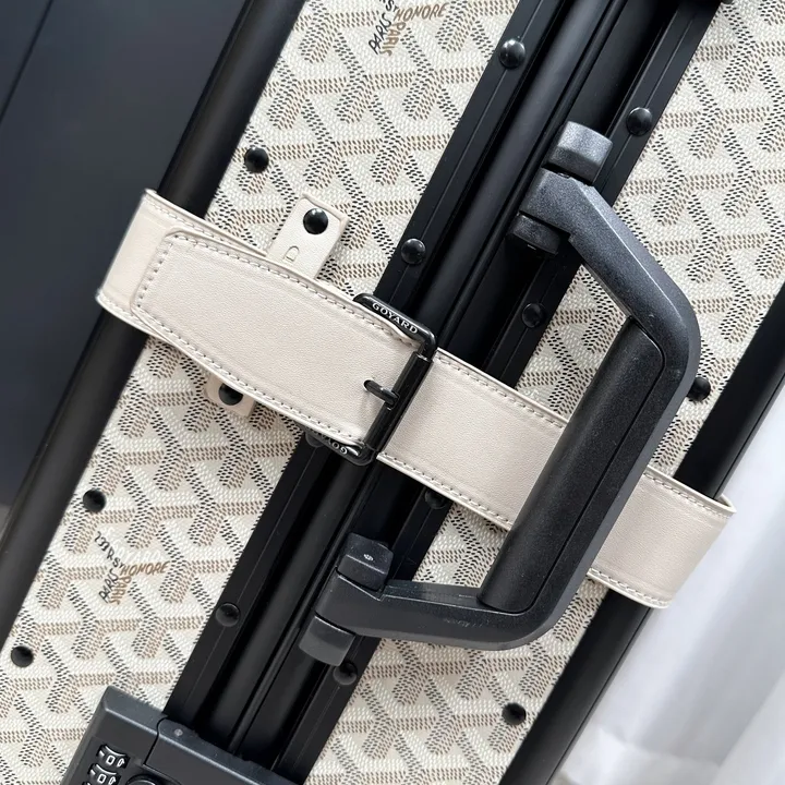 スーパーコピー フェンディ スーツケース