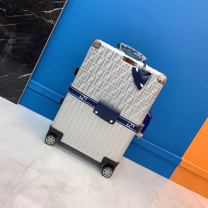 スーパーコピー フェンディ スーツケース