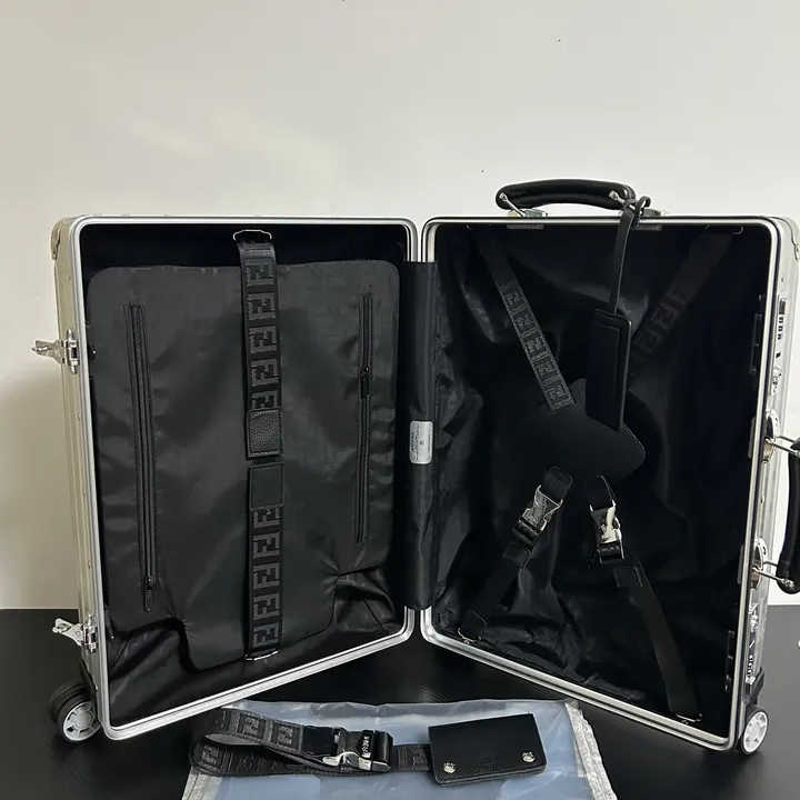 スーパーコピー ディオール スーツケース