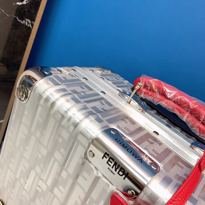 スーパーコピー フェンディ スーツケース