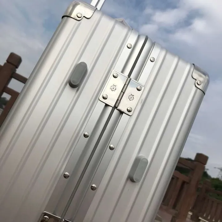 スーパーコピー リモワ スーツケース