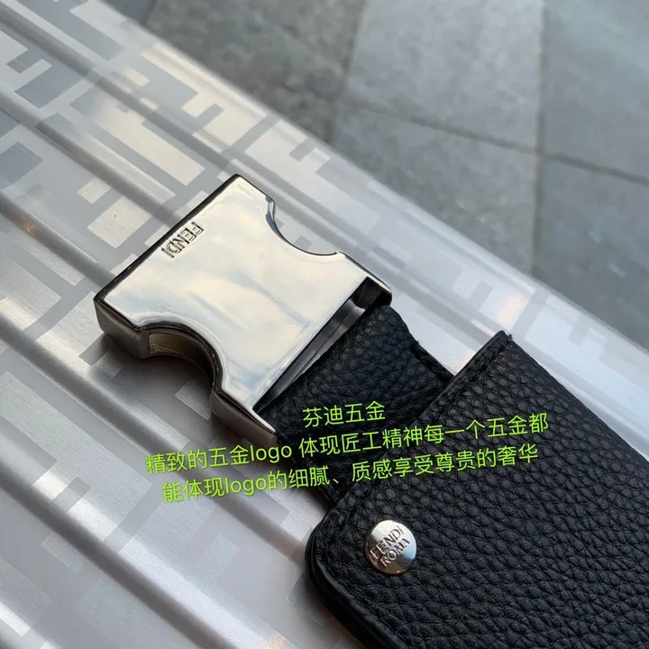 スーパーコピー フェンディ スーツケース