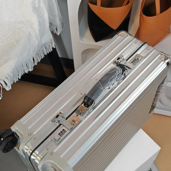 スーパーコピー リモワ スーツケース