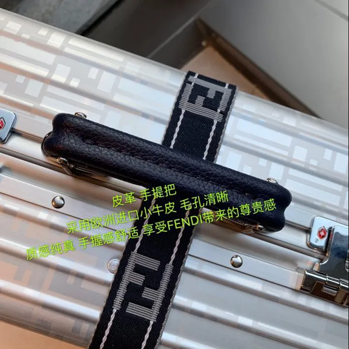 スーパーコピー フェンディ スーツケース