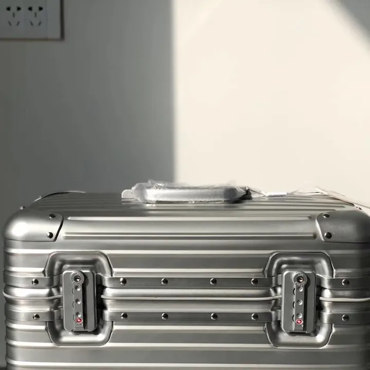 スーパーコピー リモワ スーツケース