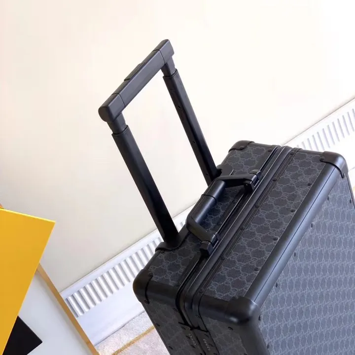 スーパーコピー グッチ スーツケース