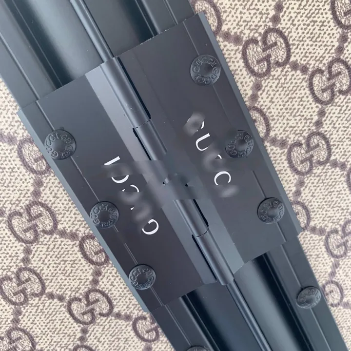 スーパーコピー フェンディ スーツケース