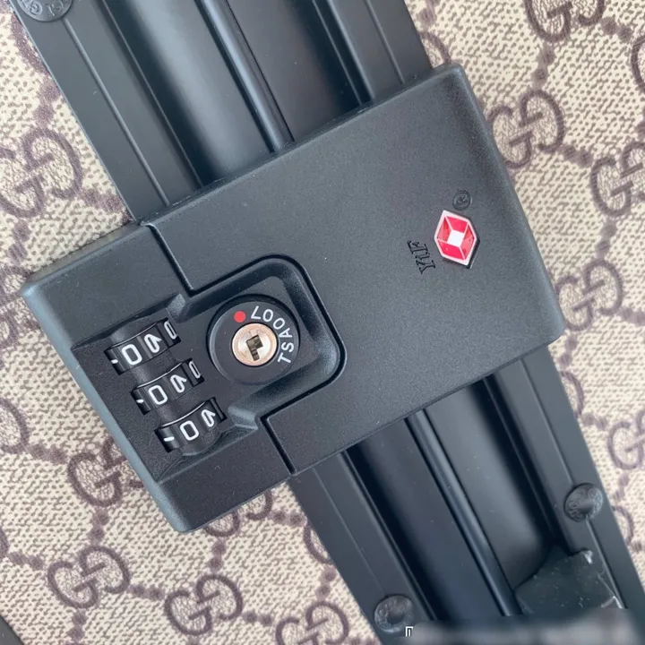 スーパーコピー フェンディ スーツケース