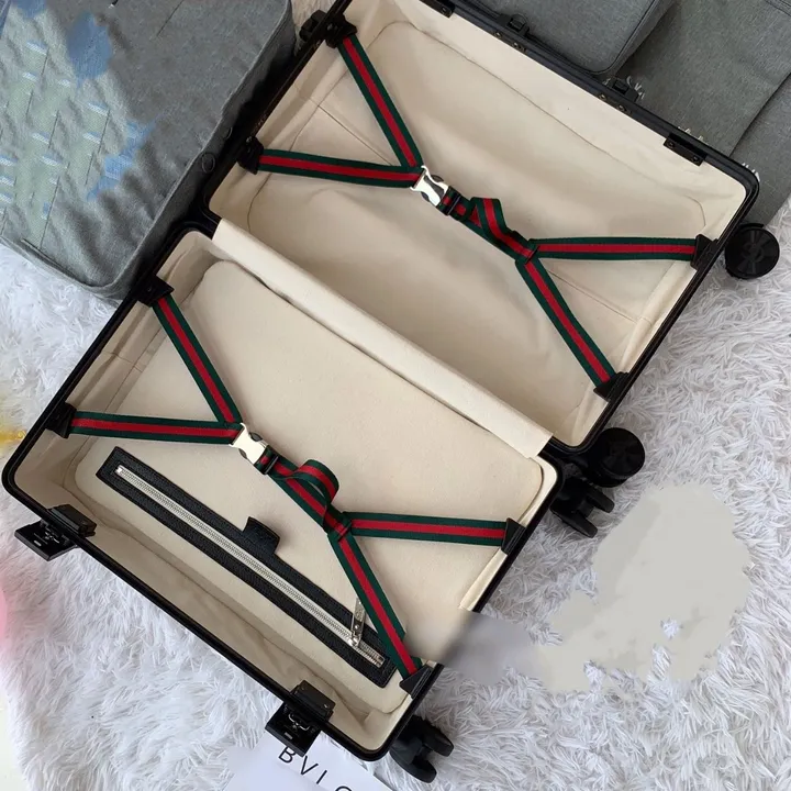 スーパーコピー フェンディ スーツケース