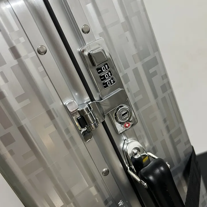 スーパーコピー フェンディ スーツケース