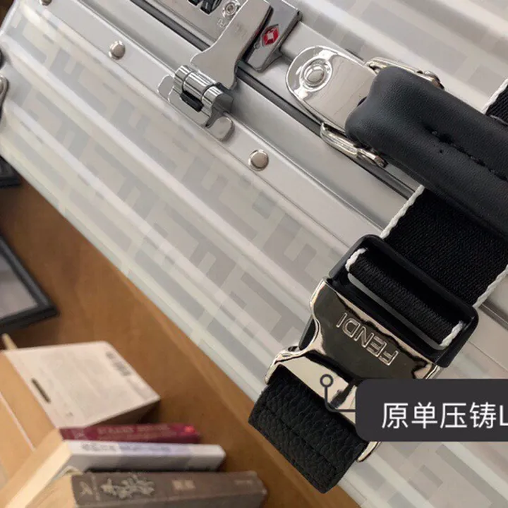 スーパーコピー フェンディ スーツケース