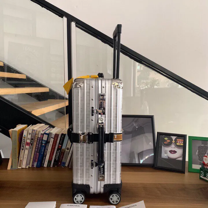 スーパーコピー フェンディ スーツケース