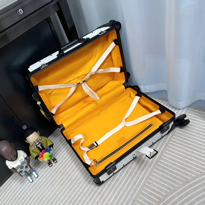 スーパーコピー フェンディ スーツケース