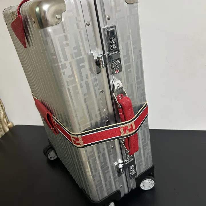 スーパーコピー フェンディ スーツケース