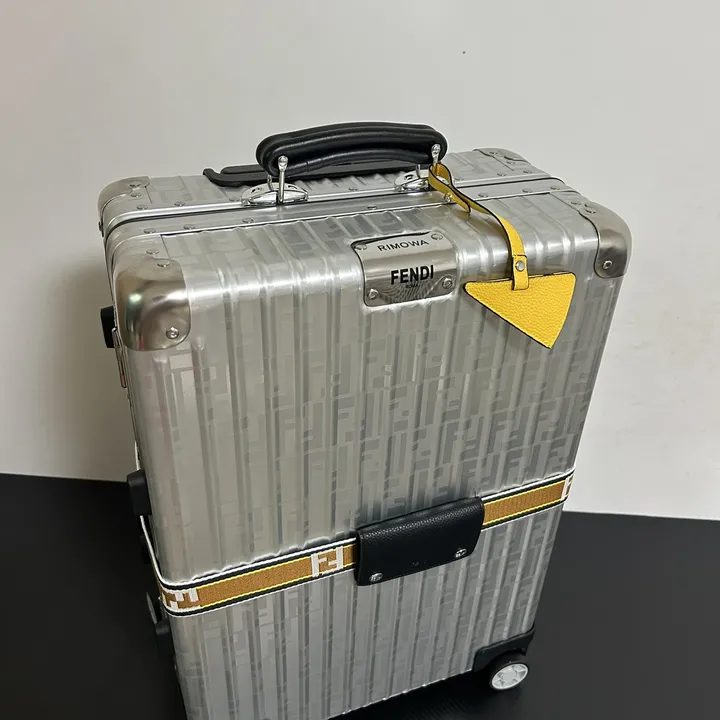 スーパーコピー フェンディ スーツケース