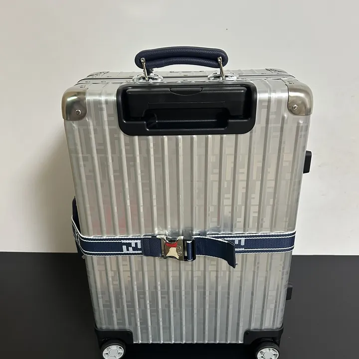 スーパーコピー フェンディ スーツケース