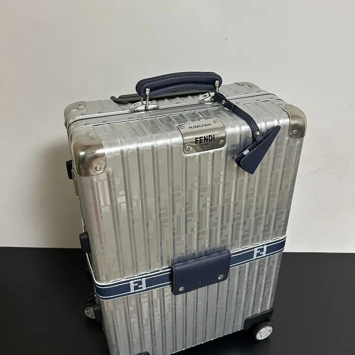 スーパーコピー フェンディ スーツケース
