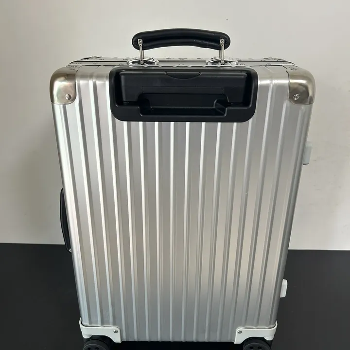 スーパーコピー フェンディ スーツケース