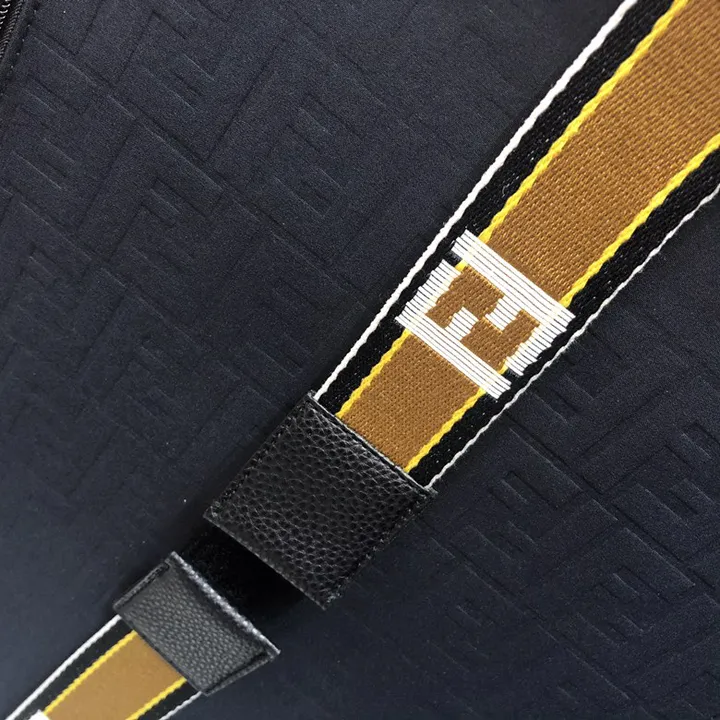 スーパーコピー フェンディ スーツケース