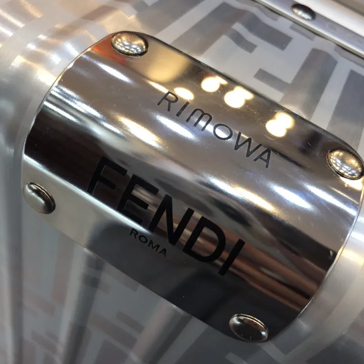 スーパーコピー フェンディ スーツケース