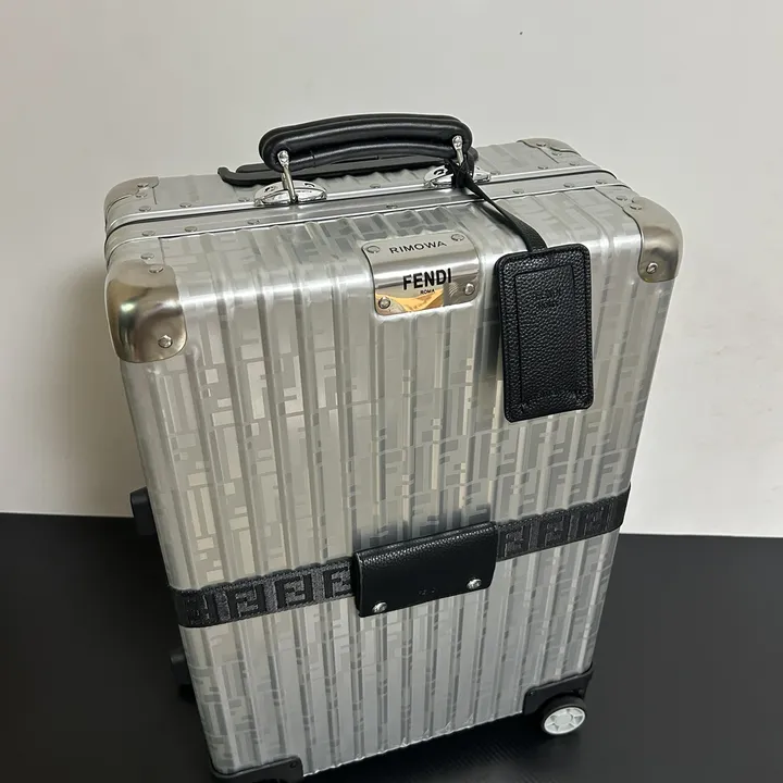 スーパーコピー フェンディ スーツケース