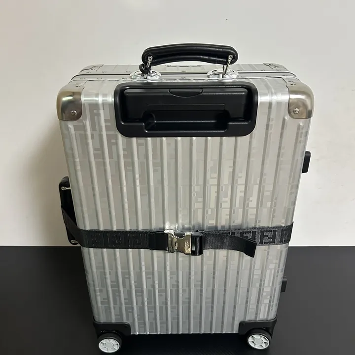 スーパーコピー フェンディ スーツケース