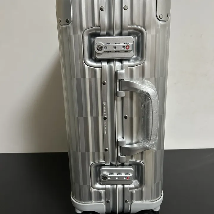 スーパーコピー フェンディ スーツケース