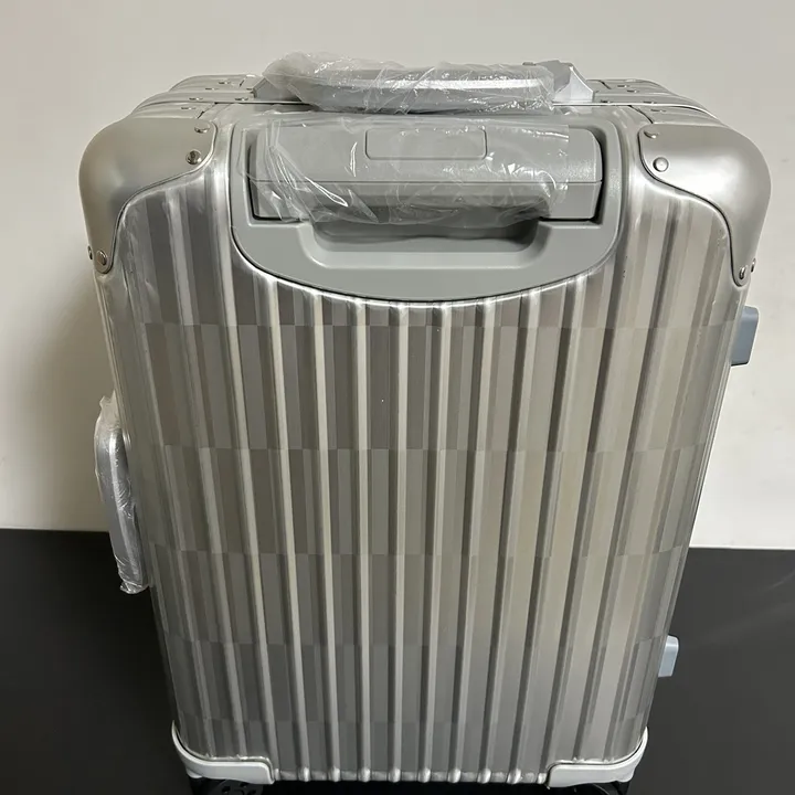 スーパーコピー フェンディ スーツケース