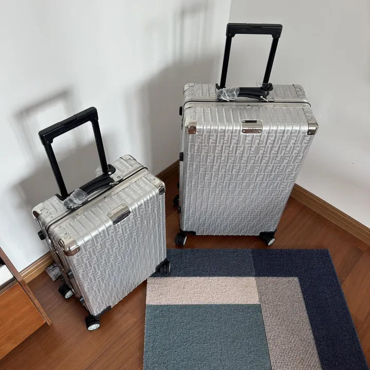 スーパーコピー フェンディ スーツケース