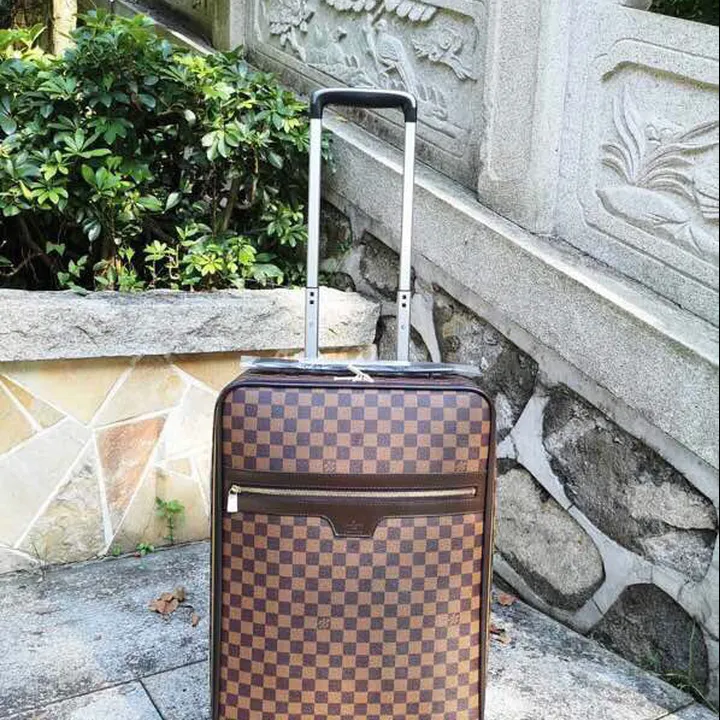 スーパーコピー ルイヴィトン スーツケース