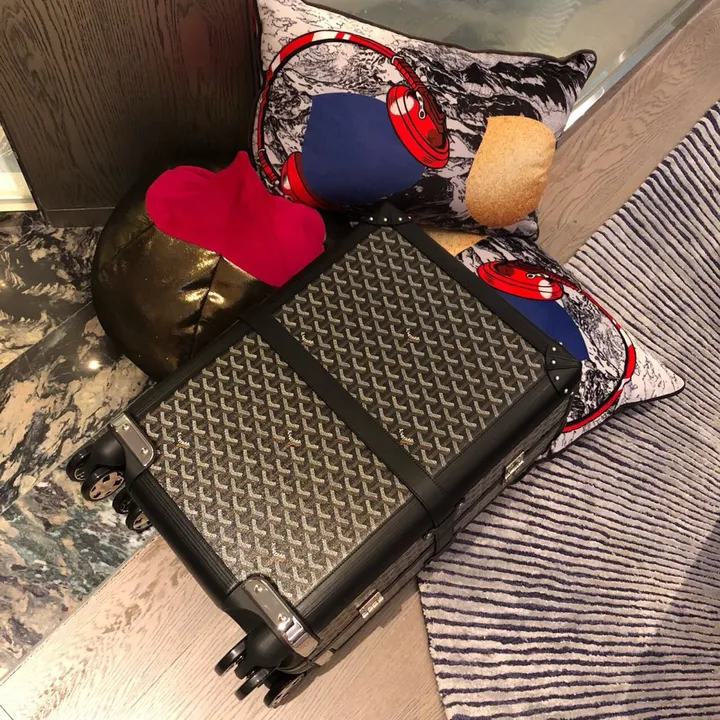 スーパーコピー フェンディ スーツケース