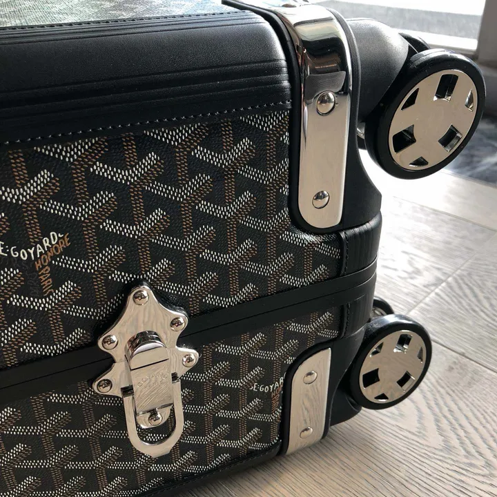 スーパーコピー フェンディ スーツケース