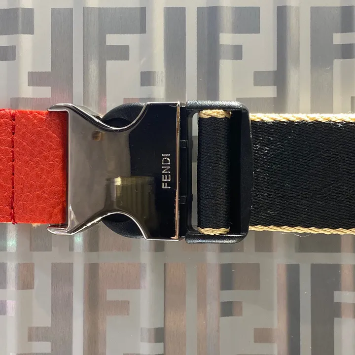 スーパーコピー フェンディ スーツケース