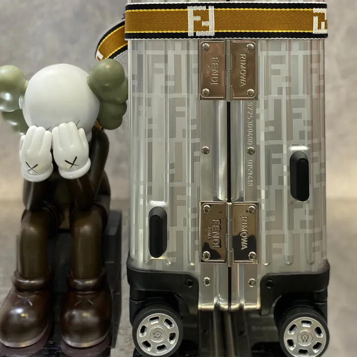 スーパーコピー フェンディ スーツケース